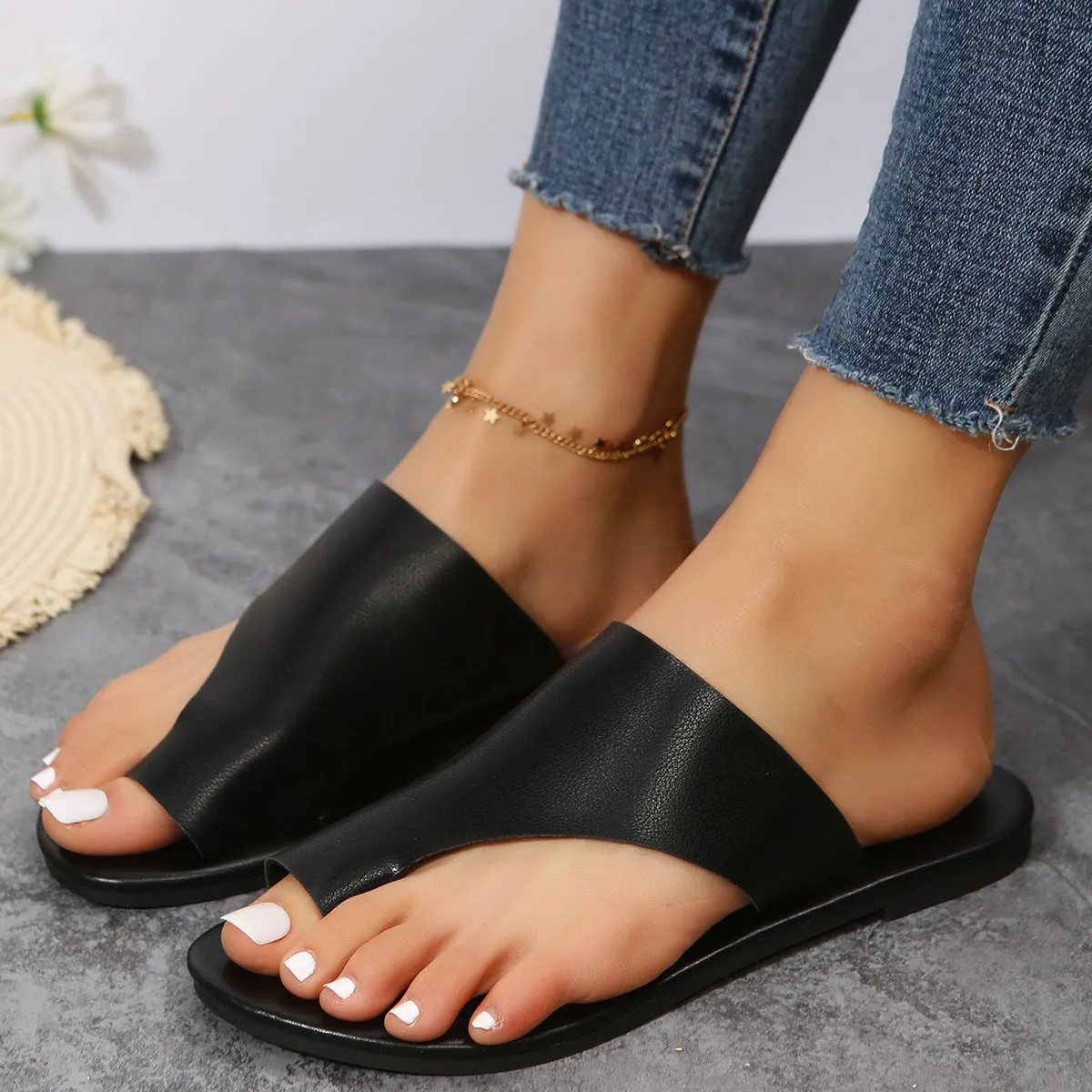 Amozae--Cross-border large size slippers for women 2024 summer new European and American flat-soled toe-covered women's sandals spot wholesale