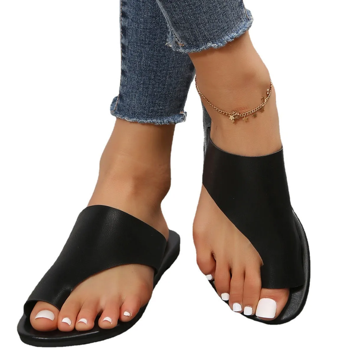 Amozae--Cross-border large size slippers for women 2024 summer new European and American flat-soled toe-covered women's sandals spot wholesale